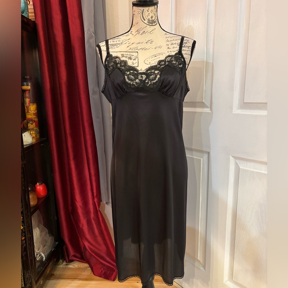 Vintage Vassarette Lacey Slip Dreas
